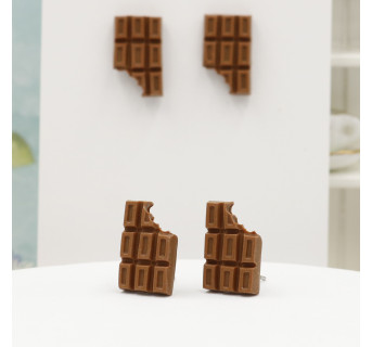 Kolczyki czekoladki z modeliny 15mm sztyfty - ugryzione