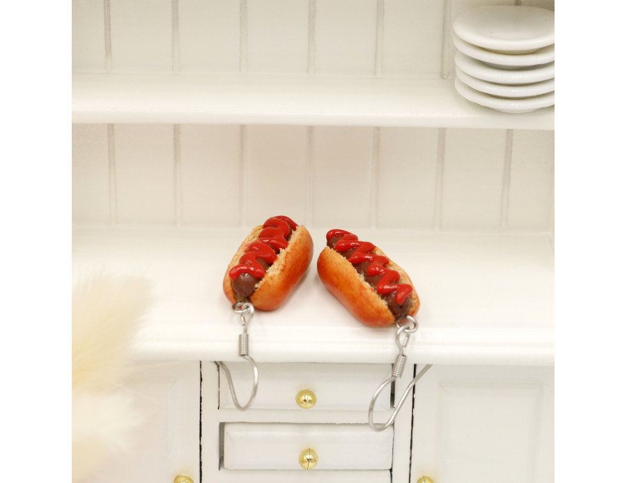 Kolczyki z modeliny hot dogi z ketchupem